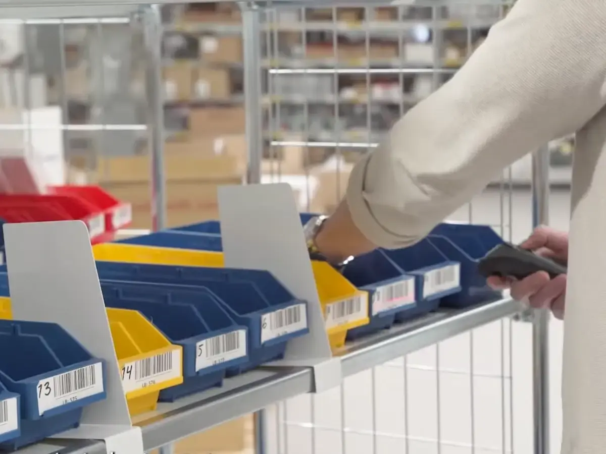 Pen Store lager använder Bitlog WMSmed handskanner och batchplock